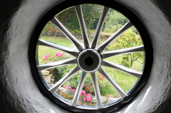 Wheel window